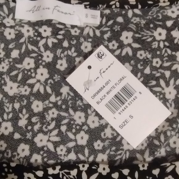 All in Favor Long Sleeve dress, NWT size women's small - Picture 2 of 3